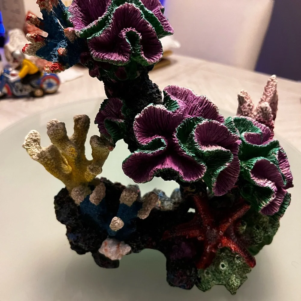 Aquarium Coral decor-Resin-colorful accent -12”x11”,5”deep-like new